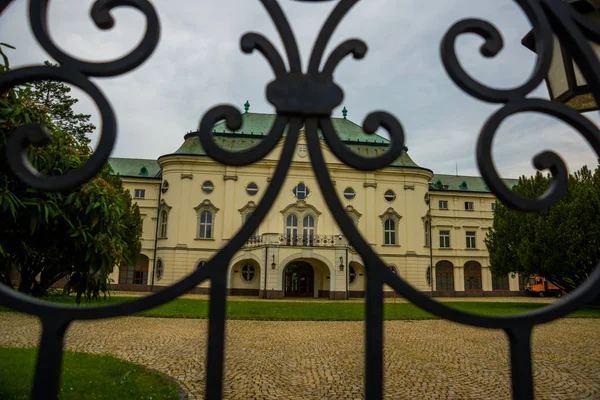 Bratislava, Eslovaquia: Episcopal Summer Palace. Hermoso edificio histórico en Bratislava —  Fotos de Stock
