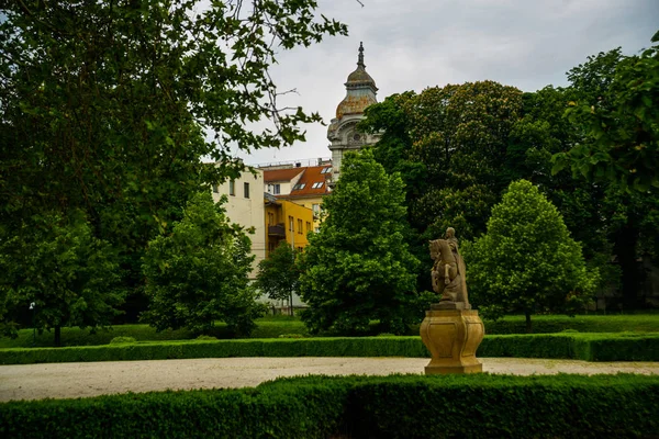 БРАТИСЛАВА, СЛОВАКИЯ: Грасальский дворец. Президентский дворец в Братиславе — стоковое фото