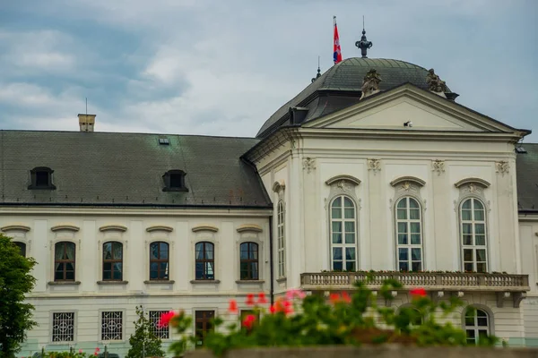 BRATISLAVA, ESLOVAQUIA: Palacio Grassalkovich. Palacio Presidencial de Bratislava — Foto de Stock