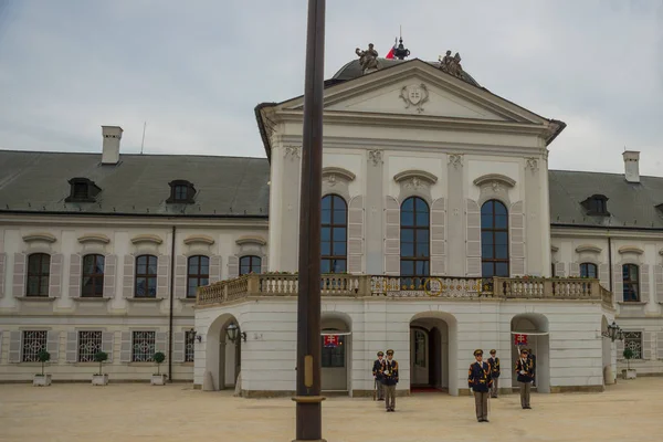 BRATISLAVA, ESLOVAQUIA: Palacio Grassalkovich. Palacio Presidencial de Bratislava —  Fotos de Stock