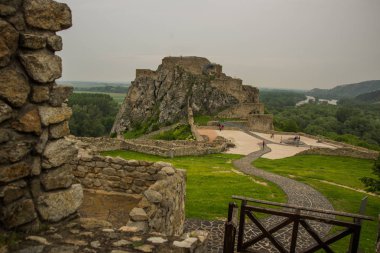Bratislava, Slovakya : Slovakya'da Bratislava yakınlarındaki Devin Kalesi harabeleri