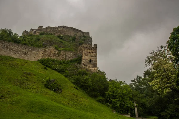 Bratislava, Slovensko: rozvaliny hradu Devin nedaleko Bratislavy na Slovensku — Stock fotografie