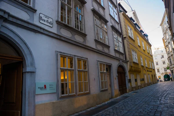 VIENA, AUSTRIA: El Mozarthaus Viena fue la residencia de Mozart desde 1784 hasta 1787. La casa está situada en Domgasse — Foto de Stock