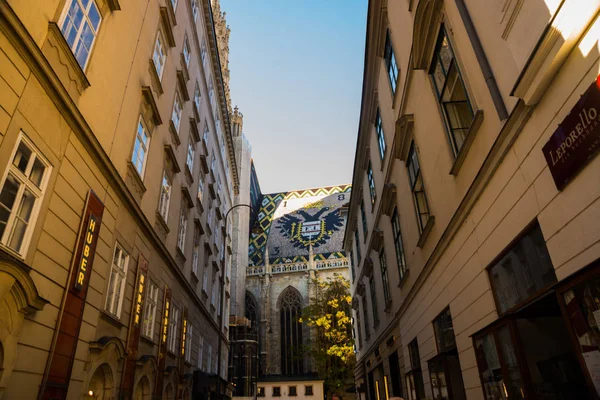 Відень, Австрія: зовнішній вигляд знаменитої неоготичної церкви Вотівкірхе у Відні — стокове фото