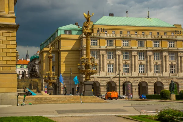 Praga, Czechy: widok na salę koncertową Rudolphinum w Pradze — Zdjęcie stockowe