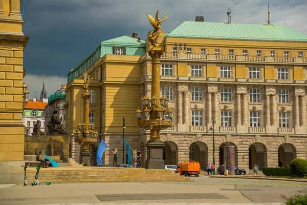 Praga, Czechy: widok na salę koncertową Rudolphinum w Pradze — Zdjęcie stockowe