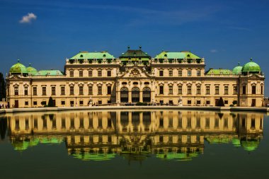 Viyana, Avusturya: Barok saray Belvedere Viyana'da aralarında güzel bir bahçe ile iki Barok saraylar oluşan tarihi bir yapı kompleksi,.