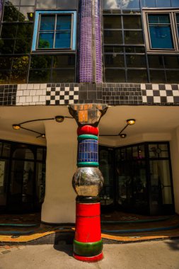 Viyana, Avusturya: Kunst Haus Cafe Ünlü Binası ve Müzesi Mimar Hundertwasser tarafından Viyana'da