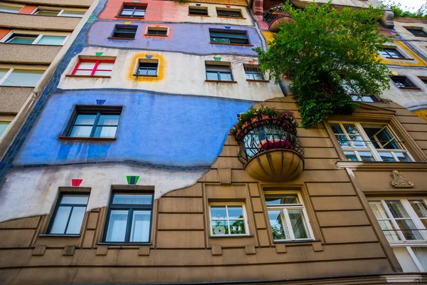 奥地利维也纳的Hundertwasser房子的景色。Hundertwasserhaus 公寓房子是著名的景点 维也纳， 奥地利 — 图库照片