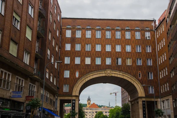 Budapest, Hungary: Beautiful building in the old town. Fragment of the facade against the sky. — Stock Photo, Image