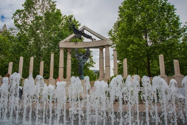 BUDAPEST, HUNGRÍA: Monumento a las víctimas de la ocupación alemana . — Foto de Stock