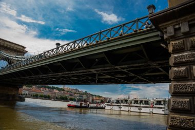 Güzel Budapeşte'de Muhteşem Zincir Köprü. Szechenyi Lanchid Macaristan'ın başkenti Buda ve Pest arasında Tuna Nehri kapsayan bir asma köprü.