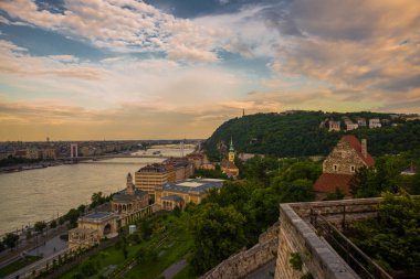 Budapeşte, Macaristan: Özgürlük Heykeli veya Özgürlük Heykeli Gellert Tepesi'nde duruyor