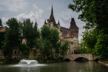 Budapeşte, Macaristan: Ünlü turistik Vajdahunyad Kalesi de Dracular kale olarak bilinen.