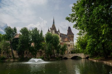 Budapeşte, Macaristan: Ünlü turistik Vajdahunyad Kalesi de Dracular kale olarak bilinen.