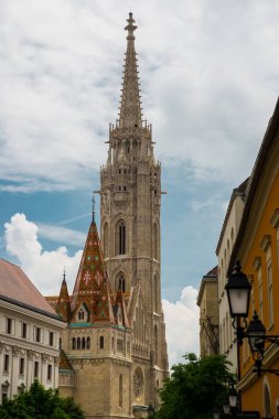 Budapeşte, Macaristan: Matthias Kilisesi, Budapeşte'de, Buda Kalesi Bölgesi'nin kalbinde, Fisherman's Bastion'un önünde yer alan bir Roma Katolik kilisesidir.