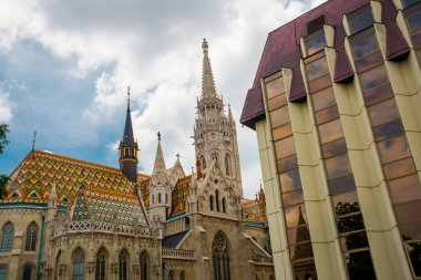 Budapeşte, Macaristan: Matthias Kilisesi, Budapeşte'de, Buda Kalesi Bölgesi'nin kalbinde, Fisherman's Bastion'un önünde yer alan bir Roma Katolik kilisesidir.