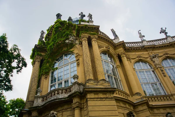 BUDAPEST, HUNGRIA: Belo Palácio no Parque da Cidade perto do castelo de Vajdahunyad — Fotografia de Stock