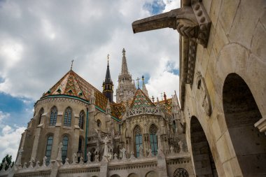 Budapeşte, Macaristan: Matthias Kilisesi, Budapeşte'de, Buda Kalesi Bölgesi'nin kalbinde, Fisherman's Bastion'un önünde yer alan bir Roma Katolik kilisesidir.