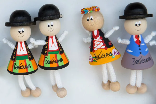 Bratislava, Slovakya: Bratislava 'dan Hatıra mıknatısları. Pazarda turistler için hediyeler ürünleri.