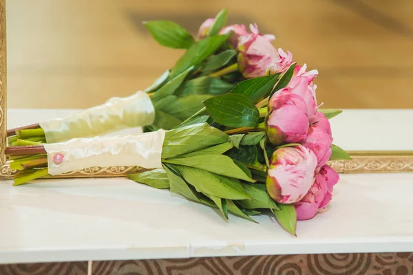 Beautiful romantic Bridal bouquet of pink peonies — Stock Photo, Image