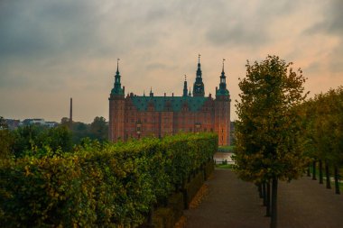 Frederiksborg Şatosu, Danimarka 'nın Hillerod şehrinde etkileyici bir Rönesans mimarisi.