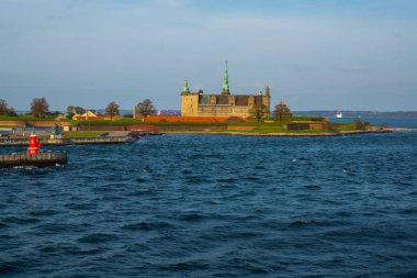 Kronborg Şatosu, Helsingor, Danimarka Kronborg birçok kişi tarafından Elsinore olarak da bilinir, William Shakespeare 'in ünlü trajedisi Hamlet, Danimarka Prensi.