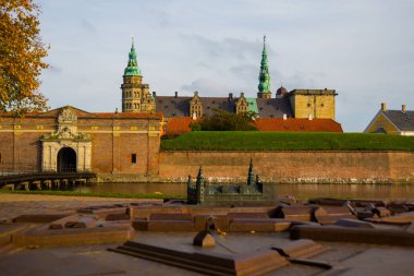 Kronborg kalesi Shakespeare 'in Hamlet oyunuyla tüm dünyada ünlüdür. Kronborg Kalesi, Helsinger, Danimarka