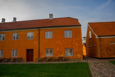 Helsingor 'daki Kronborg kalesinin dış görüntüsü. Kronborg, Kuzey Avrupa 'daki en önemli Rönesans kalelerinden biridir ve dünya çapında Shakespeare' in Hamlet 'inden tanınır. Kronborg Kalesi, Helsingor, Denm
