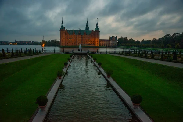 Frederiksborg Palace is a palace in Hillerod, Denmark. It was built as a royal residence for King Christian IV — Stock Photo, Image