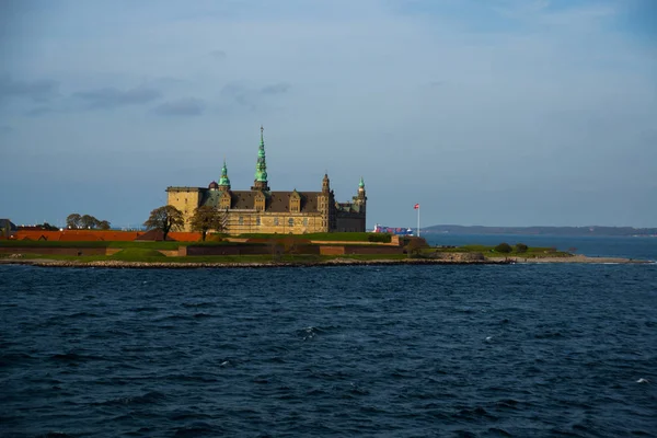 Castillo de Kronborg, Helsingor, Dinamarca: Kronborg es conocido por muchos también como Elsinore, el escenario de gran parte de la famosa tragedia de William Shakespeare Hamlet, Príncipe de Dinamarca . —  Fotos de Stock