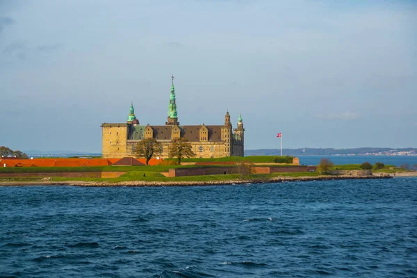 Castillo de Kronborg, Helsingor, Dinamarca: Kronborg es conocido por muchos también como Elsinore, el escenario de gran parte de la famosa tragedia de William Shakespeare Hamlet, Príncipe de Dinamarca . —  Fotos de Stock