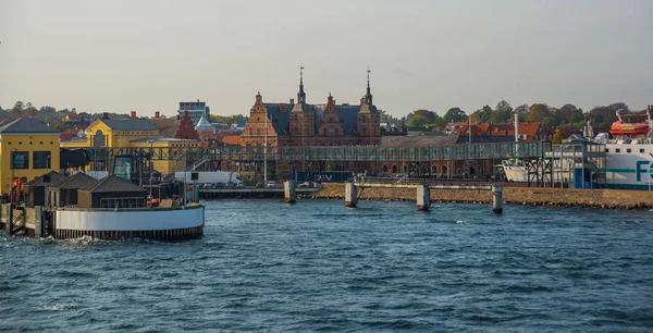 Helsingor, Danimarca: Una bella città portuale storica chiamata Elsinore, una città popolare per i turisti . — Foto Stock