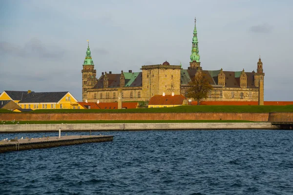 Castillo de Kronborg, Helsinger, Dinamarca: El castillo de Kronborg es famoso en todo el mundo por la obra de Shakespeare Hamlet . —  Fotos de Stock