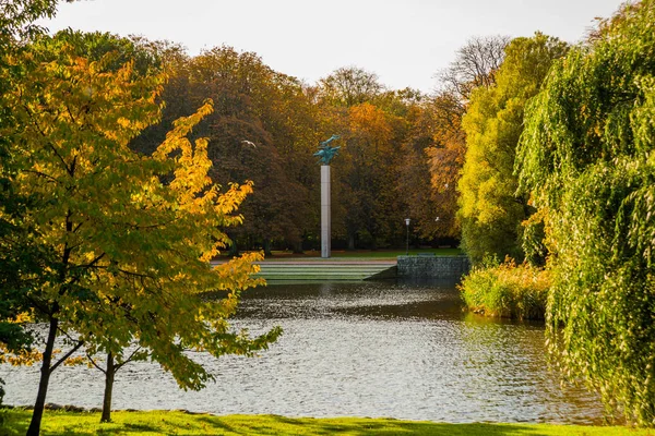 MALMO, SUECIA: Hermoso paisaje en otoño Parque en la ciudad de Malmo —  Fotos de Stock