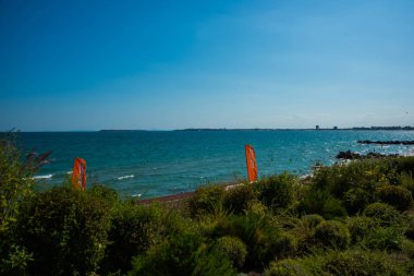 Bulgaristan, Saint Vlas: Deniz manzarası çok güzel. Sunny plajındaki manzara turistler ve aileler için popüler bir yerdir..