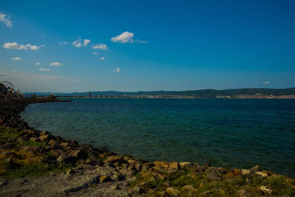 NESSEBAR, BULGARIA: Black Sea with a view of the old town of Nessebar, Bulgaria — Stock Photo, Image