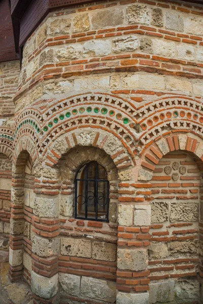 Nesebar, Bulharsko: Struktura kamene. Starověké město a jeden z největších přímořských letovisek na bulharském — Stock fotografie