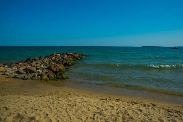 Bulgaristan, Saint Vlas: Deniz manzarası çok güzel. Sunny plajındaki manzara turistler ve aileler için popüler bir yerdir..