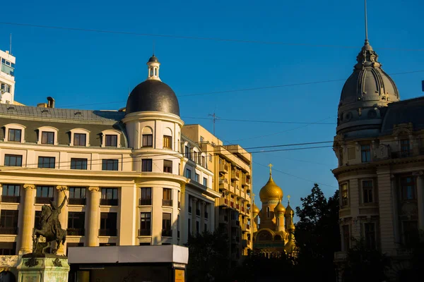 Bukarest, Rumänien: Bukarests gamla stad, en blandning av historia, lokal kultur och livsstil — Stockfoto
