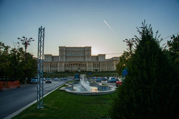 Fantasztikus építészet Palace of the Parliament of Bucharest. Bukarest, Románia, Európa — Stock Fotó