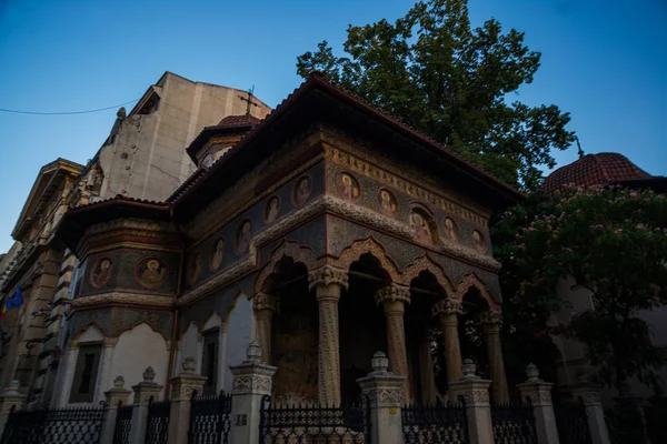 Monastère Stavropoleos, église Saint-Michel-et-Gabriel dans la vieille ville de Bucuresti, Roumanie . — Photo