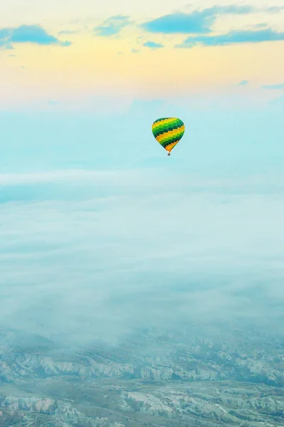 Kappadokien Turkiet Luftballonger Flyger Soluppgången Kappadokien Turkiet Den Stora Turistattraktionen — Stockfoto