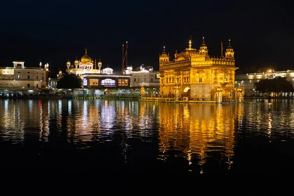 Éjszakai Tekintettel Arany Templom Harmandir Sahib Reflexió Amritsar Punjab India — Stock Fotó