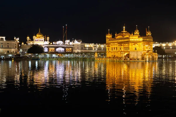 Vista Nocturna Templo Oro Harmandir Sahib Con Reflejo Amritsar Punjab — Foto de Stock