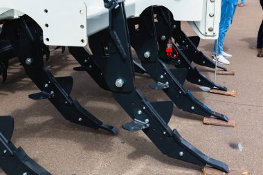 Zirai sanayi makinelerinin bir tarım sergisinden renkli bir görüntüsü..