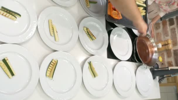 Restaurant Küche Zucchini Paprika — Stockvideo