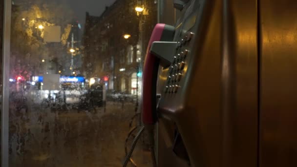Gece Şehri Berlin Caddesi Ankesörlü Telefon — Stok video