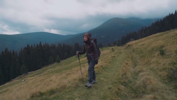 Young Caucasian Female Hiking Mountains — Stock Video