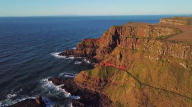 İrlanda rocky dağlarının güzel manzara havadan görünümü